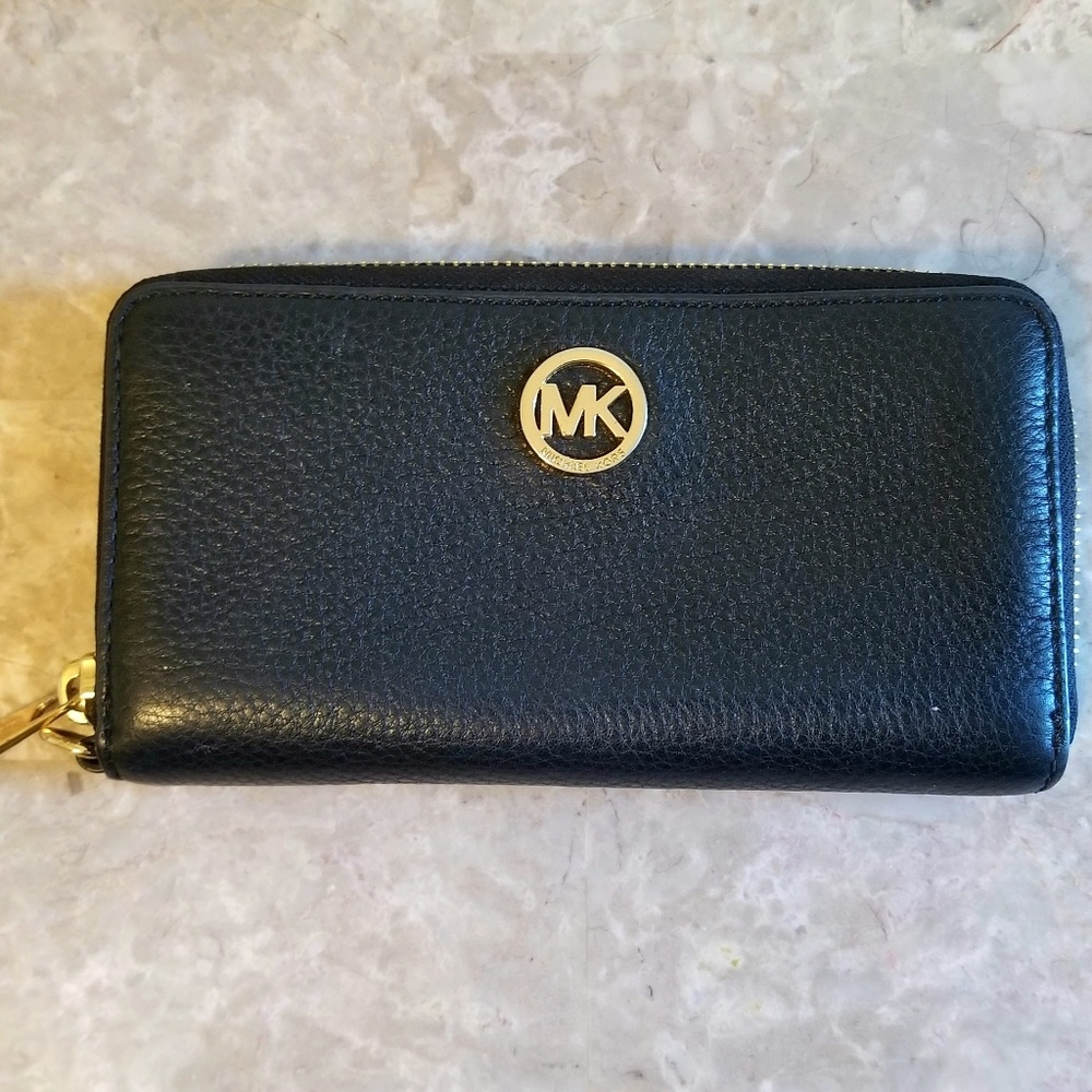 Michael Kors Mercer Black Zip Around Wallet